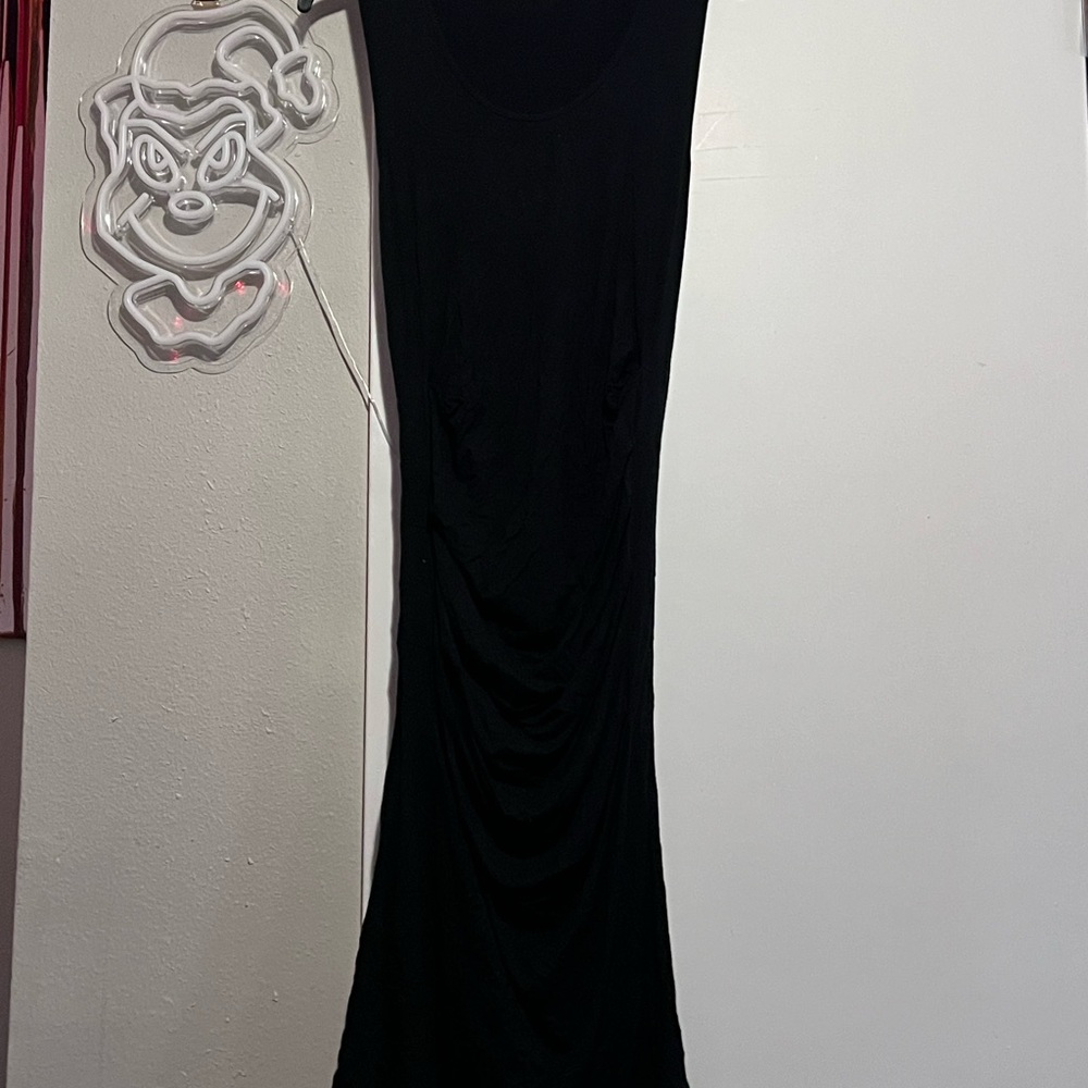Elegant Black Sleeveless Dress